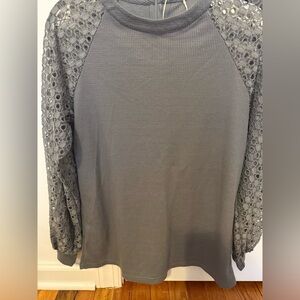 Chic Gray Women's Sweatshirt with Lace Sleeves